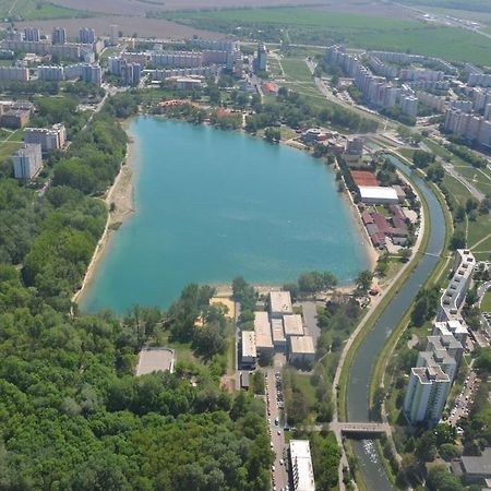 Lake Apartment, 2X Free Garage, 10 Mins To Centre 브라티슬라바 외부 사진