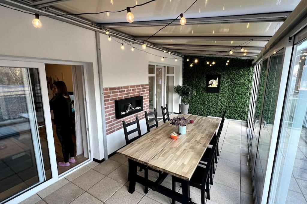 Lake Apartment, 2X Free Garage, 10 Mins To Centre 브라티슬라바 외부 사진
