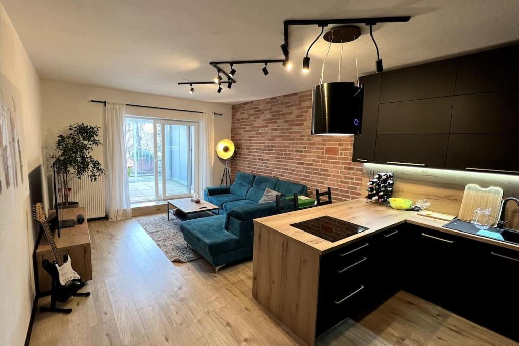 Lake Apartment, 2X Free Garage, 10 Mins To Centre 브라티슬라바 외부 사진