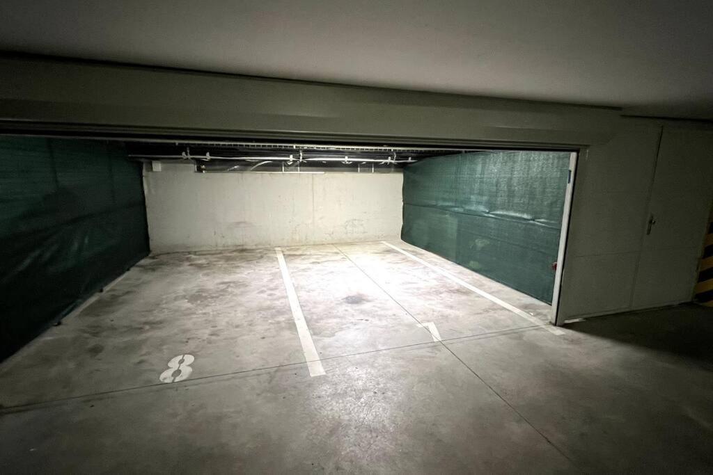 Lake Apartment, 2X Free Garage, 10 Mins To Centre 브라티슬라바 외부 사진