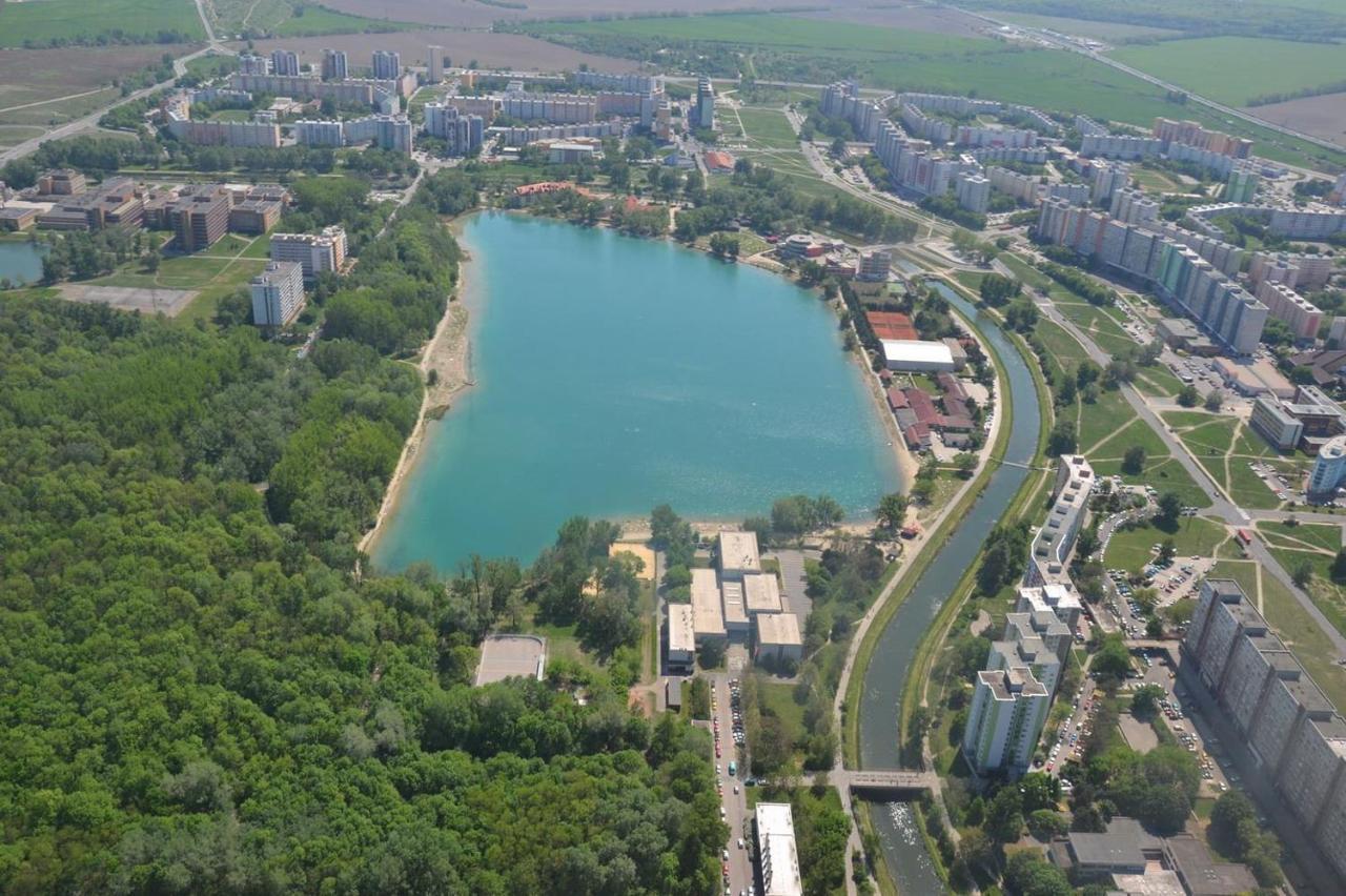 Lake Apartment, 2X Free Garage, 10 Mins To Centre 브라티슬라바 외부 사진